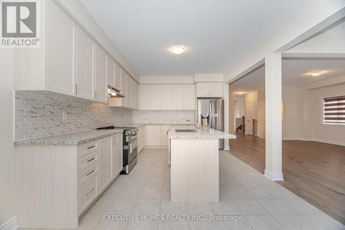 6 Mac Campbell Way, Bradford West Gwillimbury, ON - Indoor Photo Showing Kitchen With Upgraded Kitchen