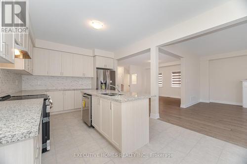 6 Mac Campbell Way, Bradford West Gwillimbury, ON - Indoor Photo Showing Kitchen With Double Sink With Upgraded Kitchen