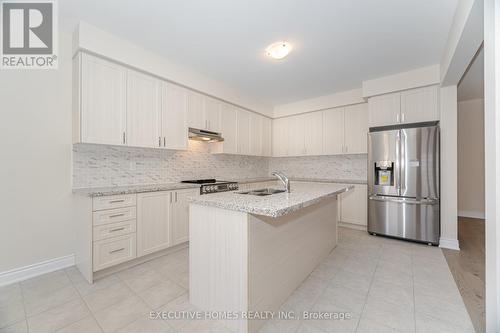 6 Mac Campbell Way, Bradford West Gwillimbury, ON - Indoor Photo Showing Kitchen With Upgraded Kitchen