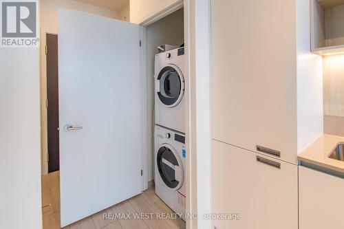 Laundry in-Suite - 1210 - 39 Mary Street, Barrie, ON - Indoor Photo Showing Laundry Room