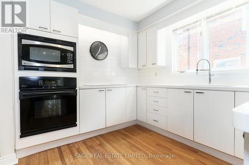 1859 Sherwood Forrest Circle, Mississauga, ON - Indoor Photo Showing Kitchen
