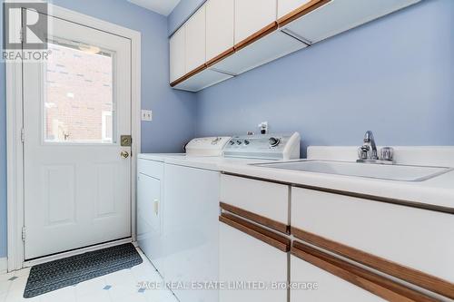 1859 Sherwood Forrest Circle, Mississauga, ON - Indoor Photo Showing Laundry Room