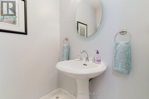 1859 Sherwood Forrest Circle, Mississauga, ON - Indoor Photo Showing Bathroom