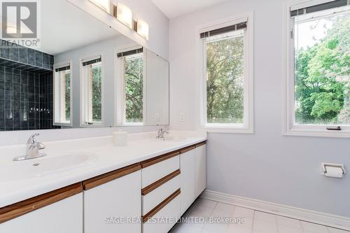 1859 Sherwood Forrest Circle, Mississauga, ON - Indoor Photo Showing Bathroom