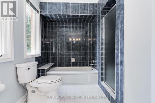 1859 Sherwood Forrest Circle, Mississauga, ON - Indoor Photo Showing Bathroom