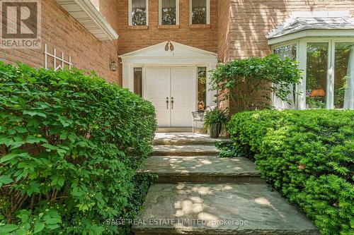 1859 Sherwood Forrest Circle, Mississauga, ON - Outdoor
