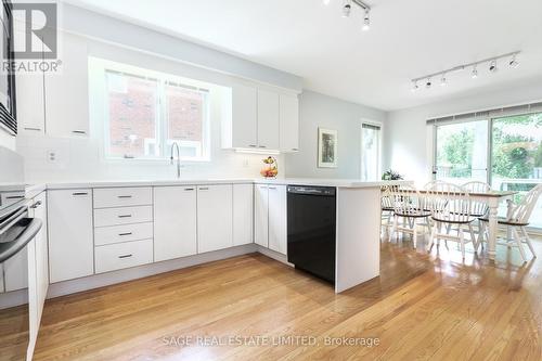 1859 Sherwood Forrest Circle, Mississauga, ON - Indoor Photo Showing Kitchen