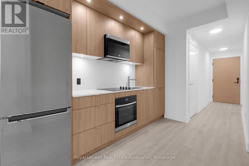 714 - 60 Central Park Roadway, Toronto, ON - Indoor Photo Showing Kitchen