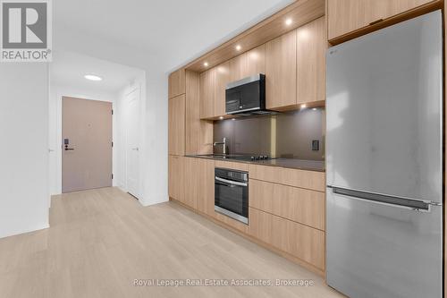 1008 - 60 Central Park Roadway, Toronto, ON - Indoor Photo Showing Kitchen