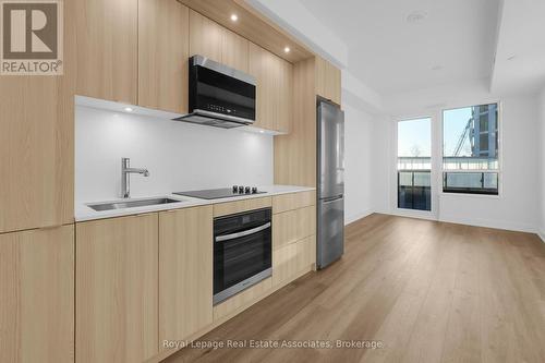 611 - 60 Central Park Roadway, Toronto, ON - Indoor Photo Showing Kitchen