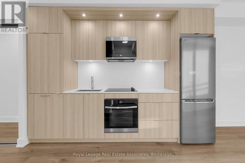 611 - 60 Central Park Roadway, Toronto, ON - Indoor Photo Showing Kitchen