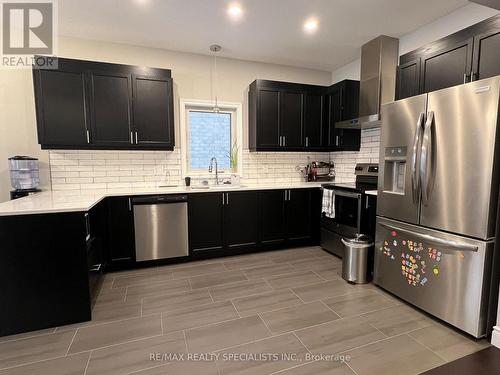 3879 Auckland Avenue, London South, ON - Indoor Photo Showing Kitchen With Upgraded Kitchen