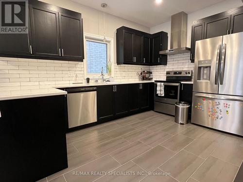 3879 Auckland Avenue, London South, ON - Indoor Photo Showing Kitchen With Upgraded Kitchen