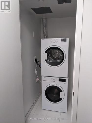 1306 - 108 Peter Street, Toronto, ON - Indoor Photo Showing Laundry Room