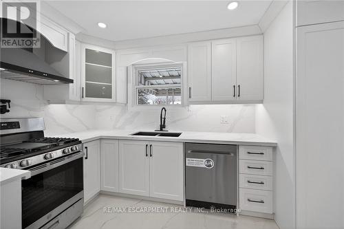 84 Blanmora Drive, Hamilton, ON - Indoor Photo Showing Kitchen