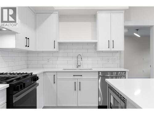 1844 Qu'Appelle Boulevard Unit# 101, Kamloops, BC - Indoor Photo Showing Kitchen With Upgraded Kitchen