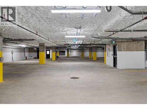 1844 Qu'Appelle Boulevard Unit# 101, Kamloops, BC - Indoor Photo Showing Garage