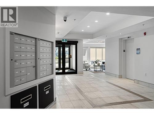 1844 Qu'Appelle Boulevard Unit# 101, Kamloops, BC - Indoor Photo Showing Other Room