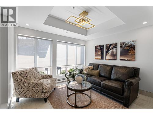 1844 Qu'Appelle Boulevard Unit# 101, Kamloops, BC - Indoor Photo Showing Living Room