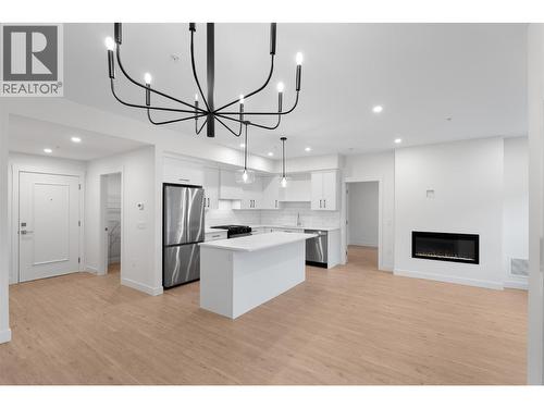 1844 Qu'Appelle Boulevard Unit# 101, Kamloops, BC - Indoor Photo Showing Kitchen With Upgraded Kitchen