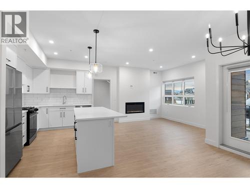 1844 Qu'Appelle Boulevard Unit# 101, Kamloops, BC - Indoor Photo Showing Kitchen With Upgraded Kitchen