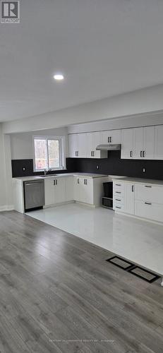 1133 Trowbridge Court, Oshawa, ON - Indoor Photo Showing Kitchen
