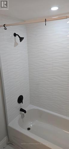 1133 Trowbridge Court, Oshawa, ON - Indoor Photo Showing Bathroom