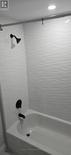 1133 Trowbridge Court, Oshawa, ON - Indoor Photo Showing Bathroom
