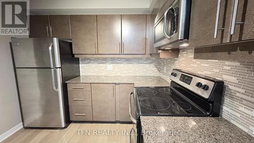 504 - 33 Bay Street, Toronto, ON - Indoor Photo Showing Kitchen
