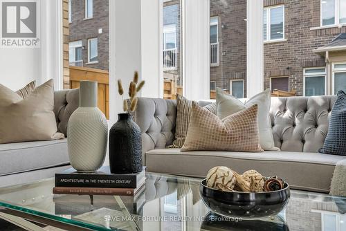 28 Gemma Place, Brampton, ON - Indoor Photo Showing Living Room