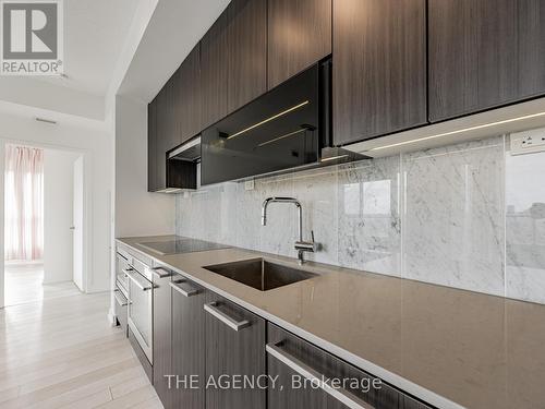 3702 - 117 Mcmahon Drive, Toronto, ON - Indoor Photo Showing Kitchen With Upgraded Kitchen