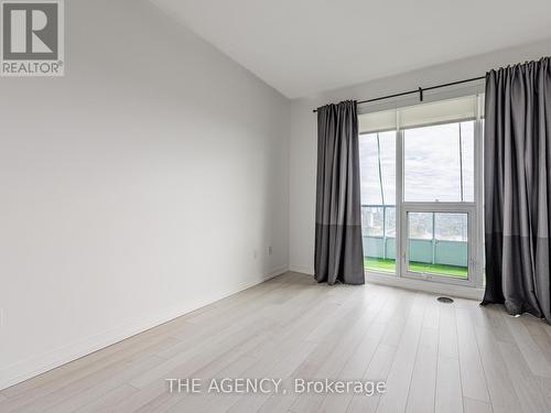 3702 - 117 Mcmahon Drive, Toronto, ON - Indoor