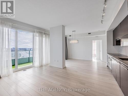 3702 - 117 Mcmahon Drive, Toronto, ON - Indoor Photo Showing Kitchen