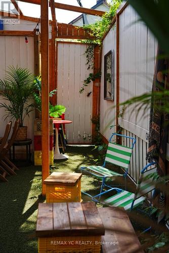 811 Queen Street W, Toronto, ON 