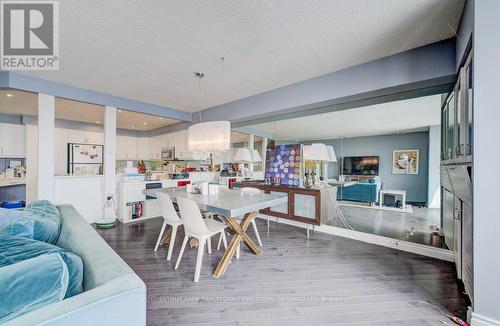 1017 - 33 Harbour Square, Toronto, ON - Indoor