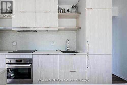 1309 - 197 Yonge Street, Toronto, ON - Indoor Photo Showing Kitchen