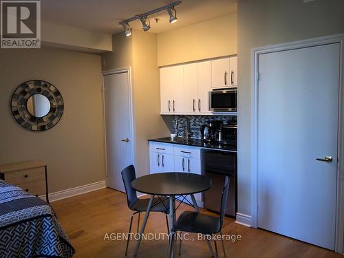 407 - 73 Richmond Street W, Toronto, ON - Indoor Photo Showing Kitchen