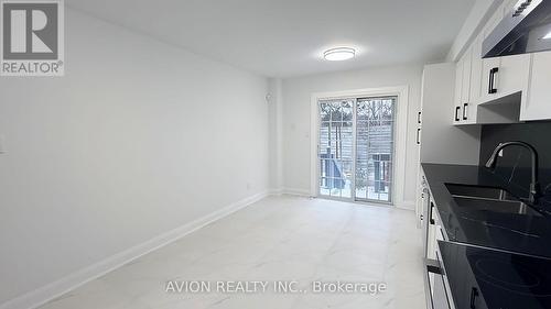 7 Heaslip Terrace, Toronto, ON - Indoor Photo Showing Kitchen