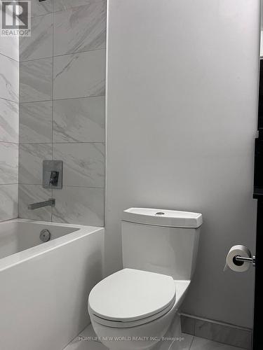 515 - 85 Wood Street, Toronto, ON - Indoor Photo Showing Bathroom