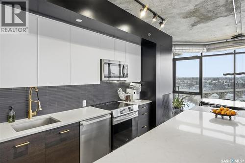1505 490 2Nd Avenue S, Saskatoon, SK - Indoor Photo Showing Kitchen With Upgraded Kitchen