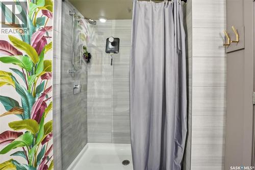 1505 490 2Nd Avenue S, Saskatoon, SK - Indoor Photo Showing Bathroom