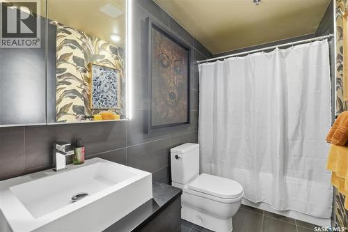1505 490 2Nd Avenue S, Saskatoon, SK - Indoor Photo Showing Bathroom