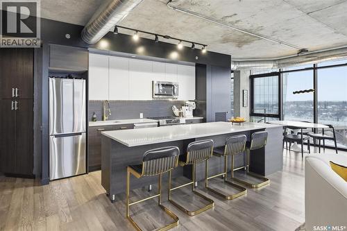 1505 490 2Nd Avenue S, Saskatoon, SK - Indoor Photo Showing Kitchen With Stainless Steel Kitchen With Upgraded Kitchen
