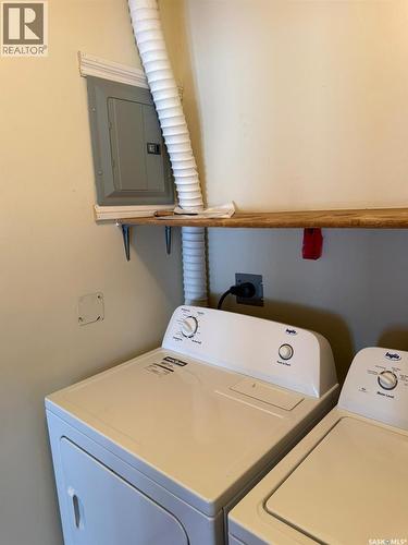 7231 Dalgliesh Drive, Regina, SK - Indoor Photo Showing Laundry Room