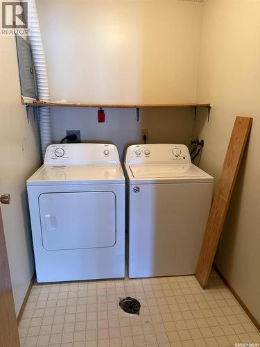 7231 Dalgliesh Drive, Regina, SK - Indoor Photo Showing Laundry Room