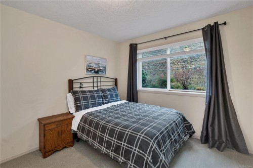 108-1350 Island Hwy South, Campbell River, BC - Indoor Photo Showing Bedroom