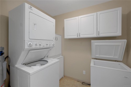 108-1350 Island Hwy South, Campbell River, BC - Indoor Photo Showing Laundry Room