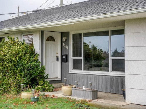 3201 Frechette St, Saanich, BC 