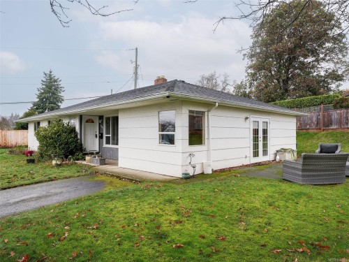 3201 Frechette St, Saanich, BC 