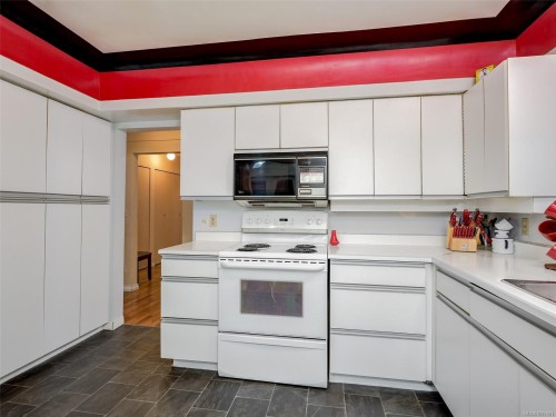 3201 Frechette St, Saanich, BC 